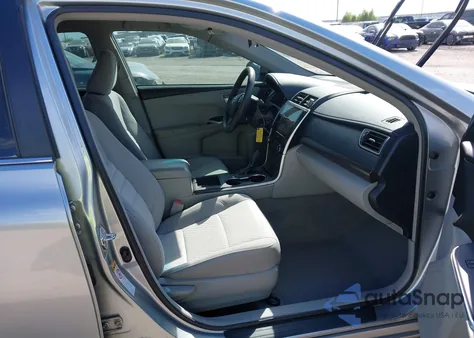 2017 Toyota Camry Le z USA, uszkodzony, nr VIN 4T1BF1FK8HU415041